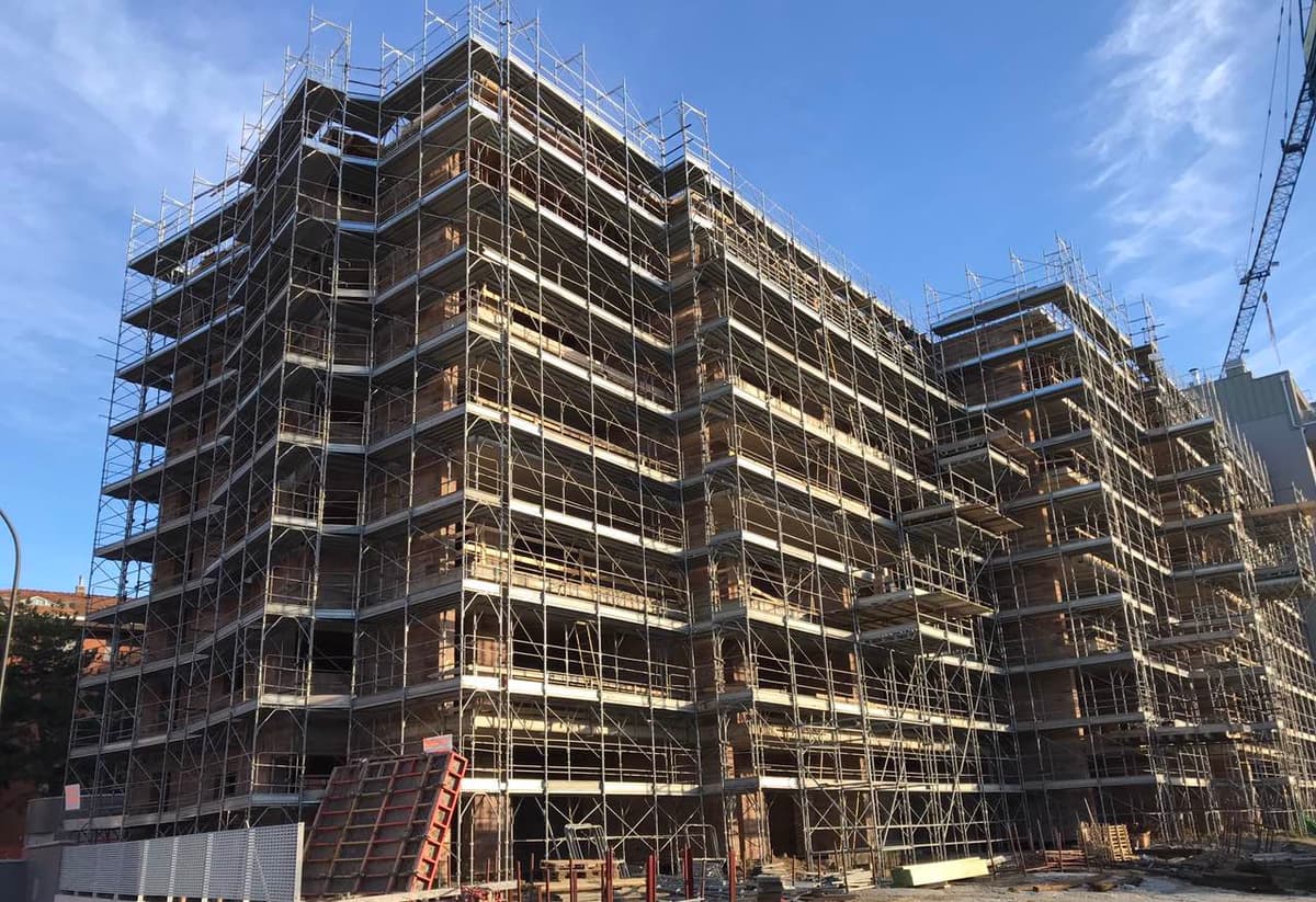 Operatore Magnus Leader sul cantiere — costruzione interna