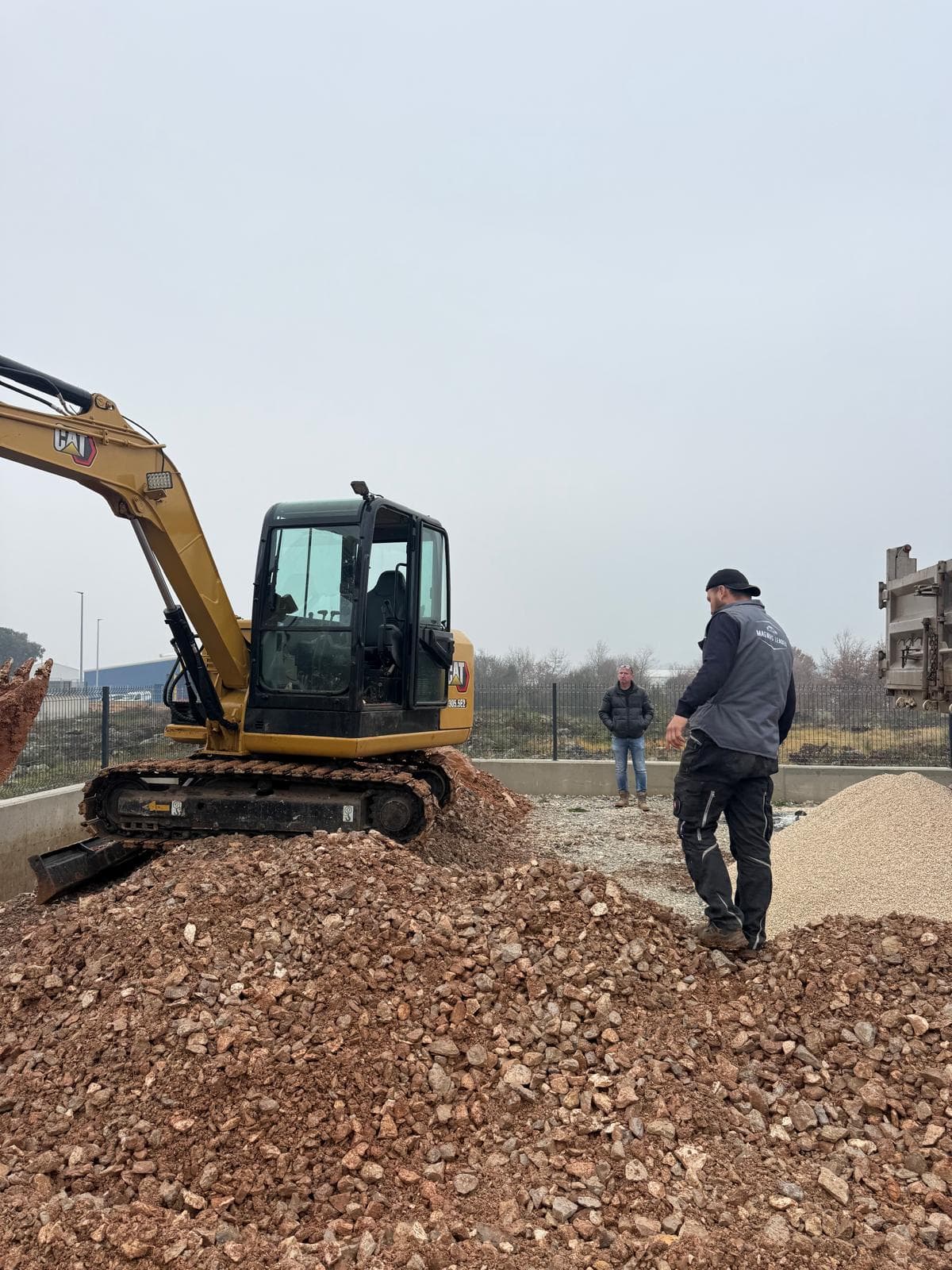 Geländevorbereitung und Landschaftsgestaltung — Wohngebäude im Bau